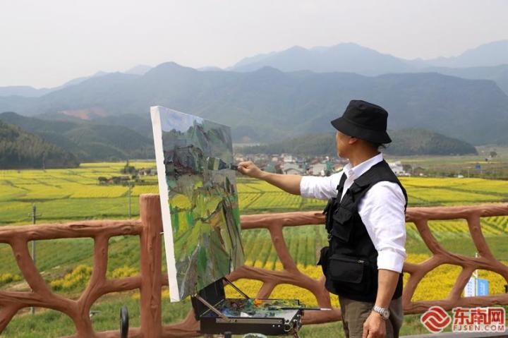藝術(shù)家寫生 浦城縣融<a href=http://www.accident-animation.com target=_blank class=infotextkey>媒體</a>中心供圖 藝術(shù)家寫生 浦城縣融<a href=http://www.accident-animation.com target=_blank class=infotextkey>媒體</a>中心供圖