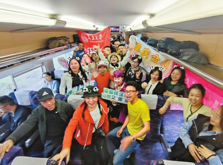 （轉(zhuǎn)載）重慶至都江堰直通動車組開行 “快旅慢游”拉動兩地<a href=http://www.accident-animation.com target=_blank class=infotextkey>旅游</a>